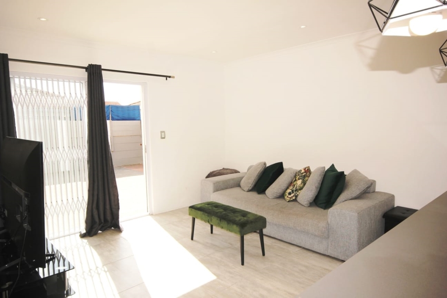 2 Bedroom Property for Sale in Muizenberg Western Cape